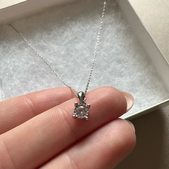 10K white gold diamond pendant necklace with ZEI diamond - Picture 3 of 9